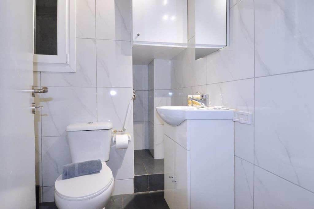 Minimal Apartment At The Foot Of The Odeon Of ... Atenas Exterior foto